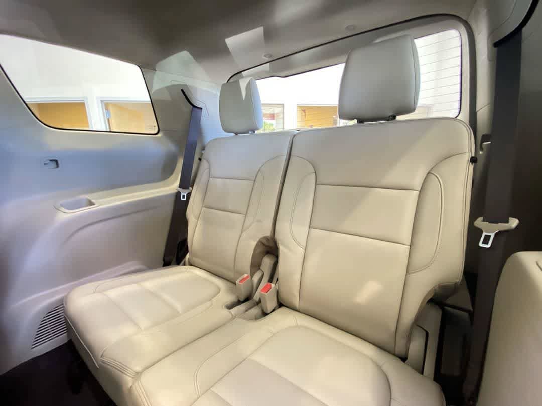 Used 2019 GMC Acadia Denali w/ Technology Package AWD/4WD image 27