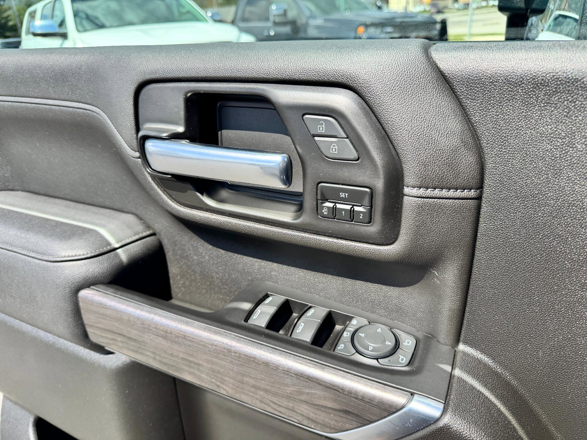 Used 2022 Chevrolet Silverado 2500 LTZ w/ LTZ Plus Package AWD/4WD image 26