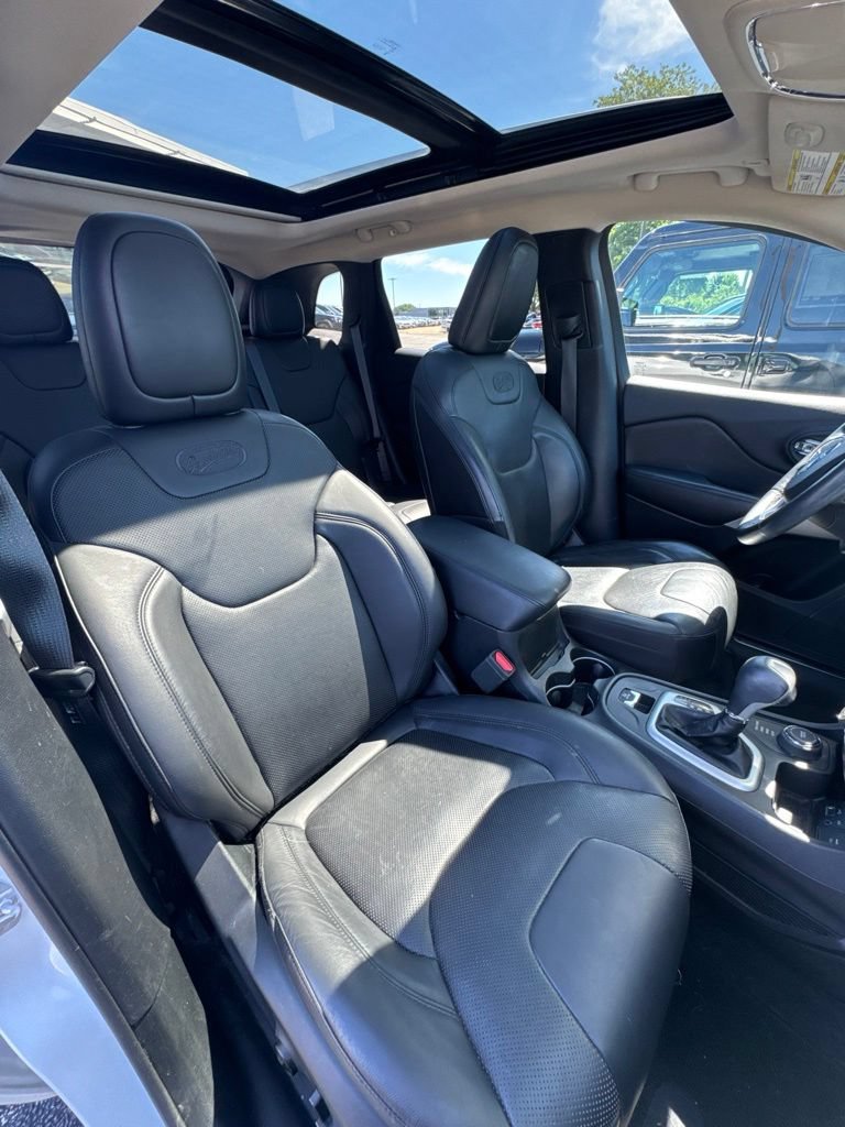Used 2018 Jeep Cherokee Overland AWD/4WD image 21