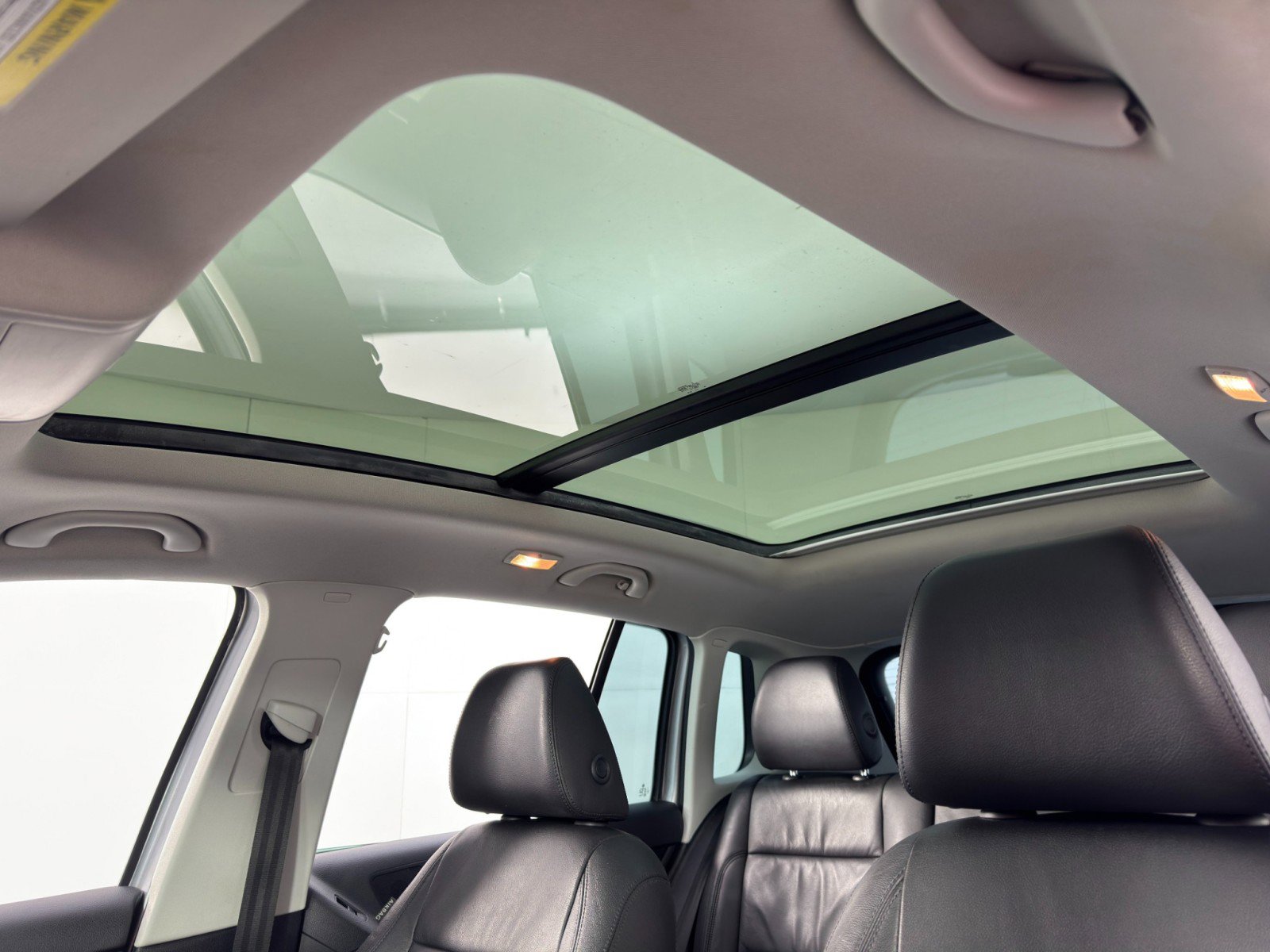 Used 2017 Volkswagen Tiguan Sport image 11