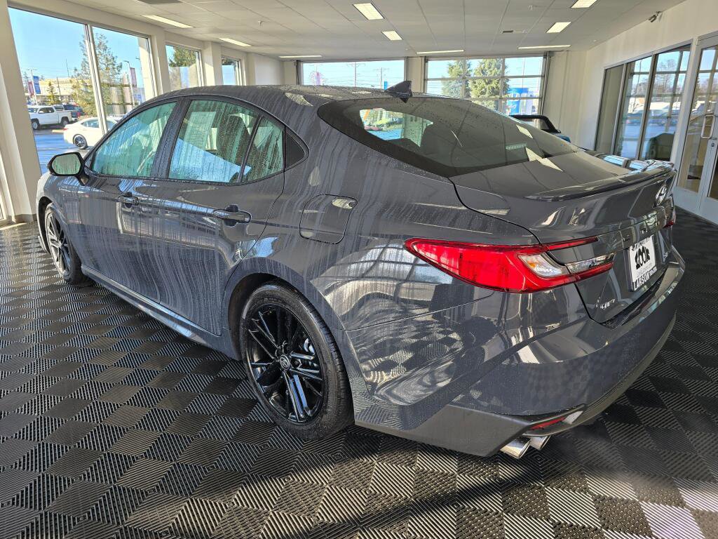 Used 2025 Toyota Camry SE image 5