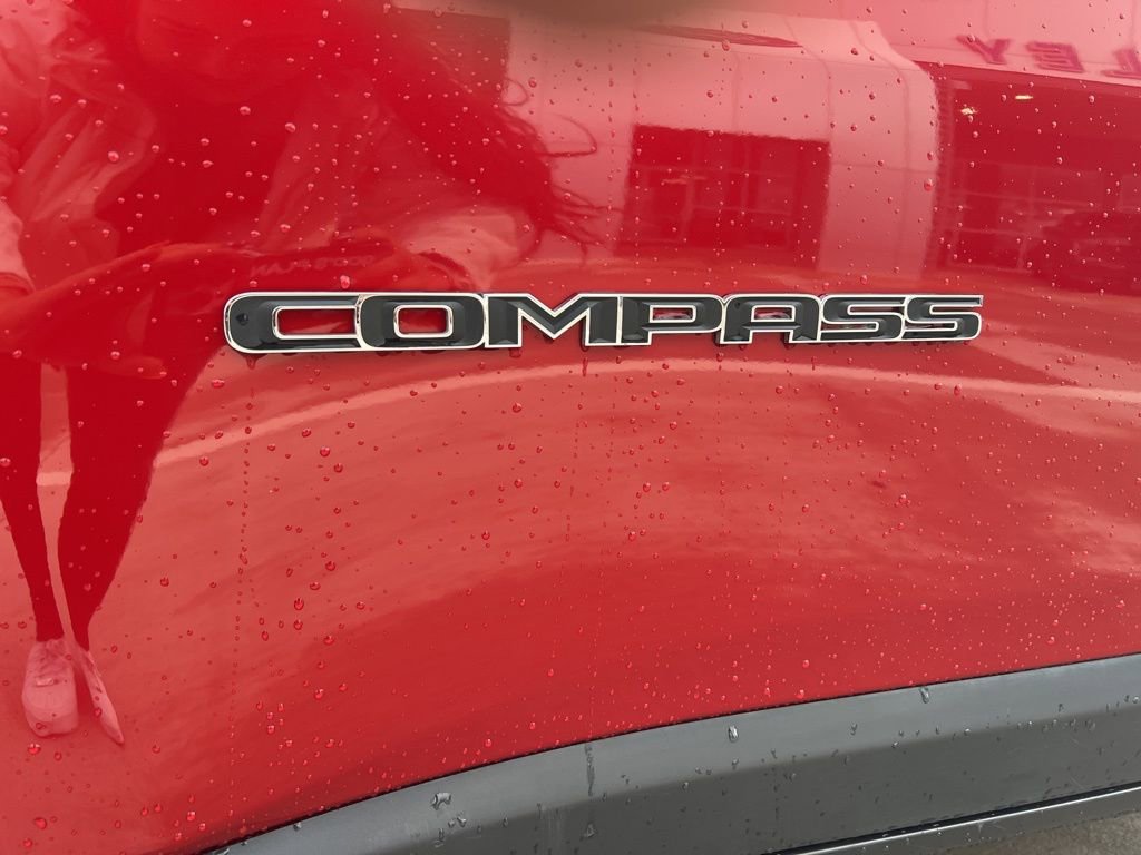 Used 2025 Jeep Compass Limited image 11