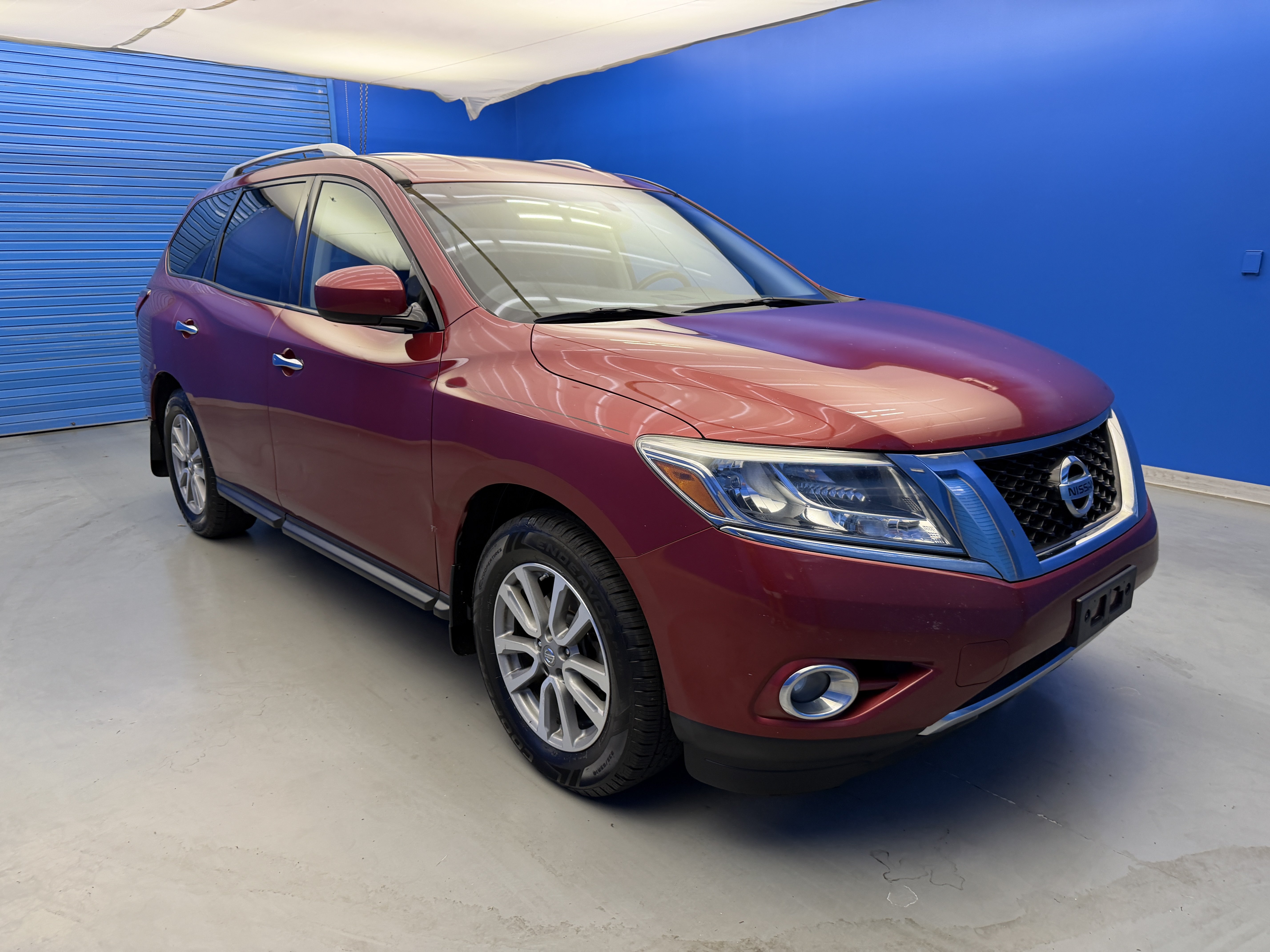 Used 2015 Nissan Pathfinder SV FWD image 2
