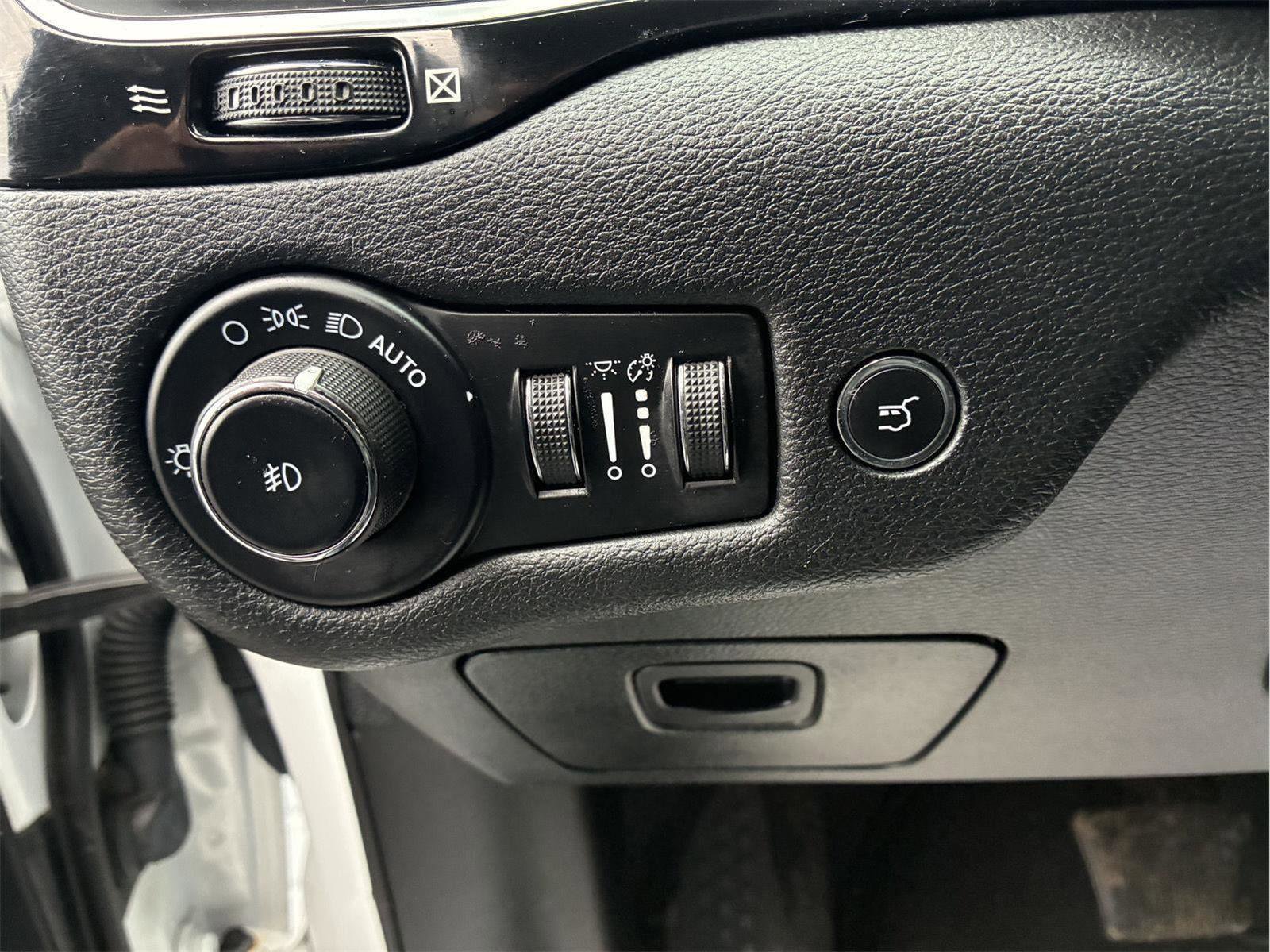 Used 2023 Jeep Cherokee Altitude Lux AWD/4WD image 22
