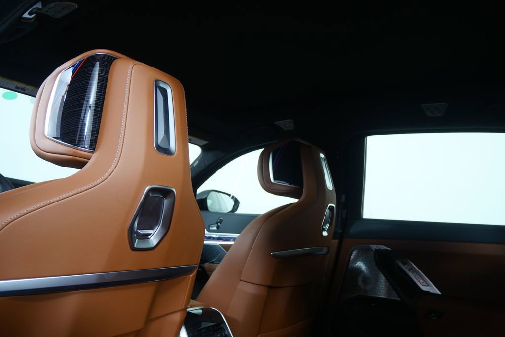 New 2026 BMW i7 xDrive60 w/ Executive Package image 18