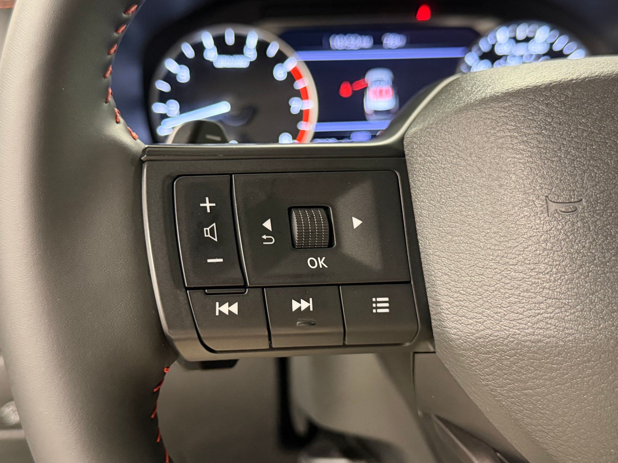 Used 2025 Nissan Rogue SV w/ Rock Creek Premium Package AWD/4WD image 14