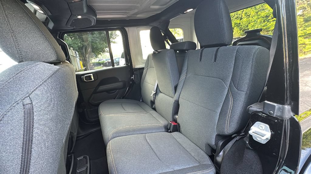 Used 2025 Jeep Wrangler Unlimited Sahara AWD/4WD image 25