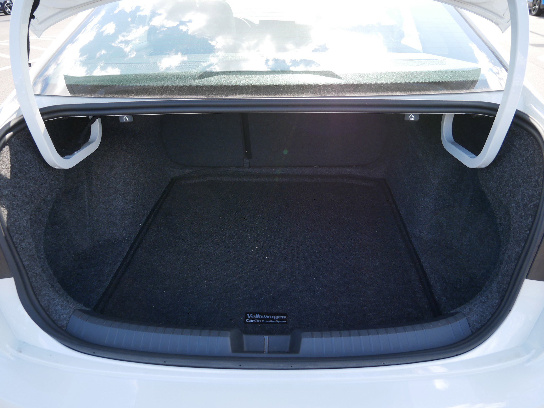 Certified 2025 Volkswagen Jetta SEL image 18