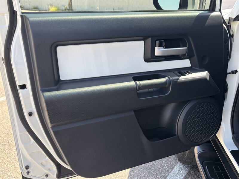 Used 2014 Toyota FJ Cruiser 4WD w/ Upgrade Package image 17