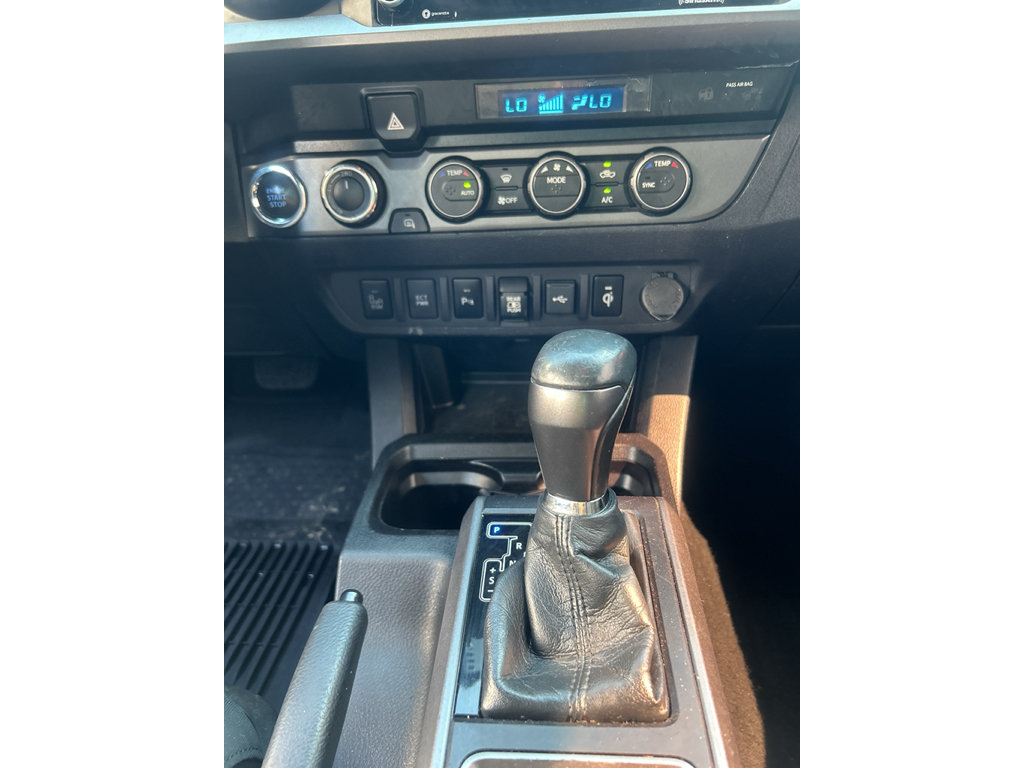 Used 2021 Toyota Tacoma TRD Off-Road w/ Technology Package AWD/4WD image 11