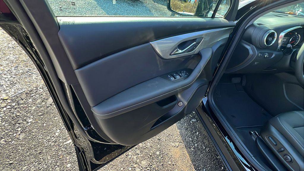 New 2026 Chevrolet Blazer LT image 11