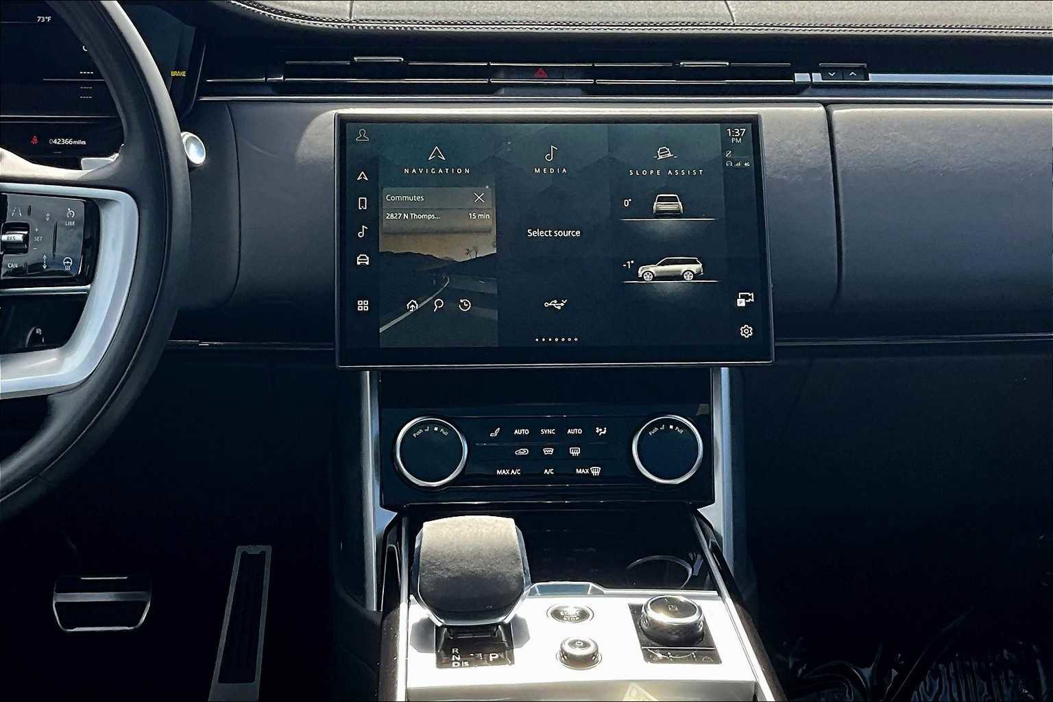 Used 2023 Land Rover Range Rover Long Wheelbase SE image 11