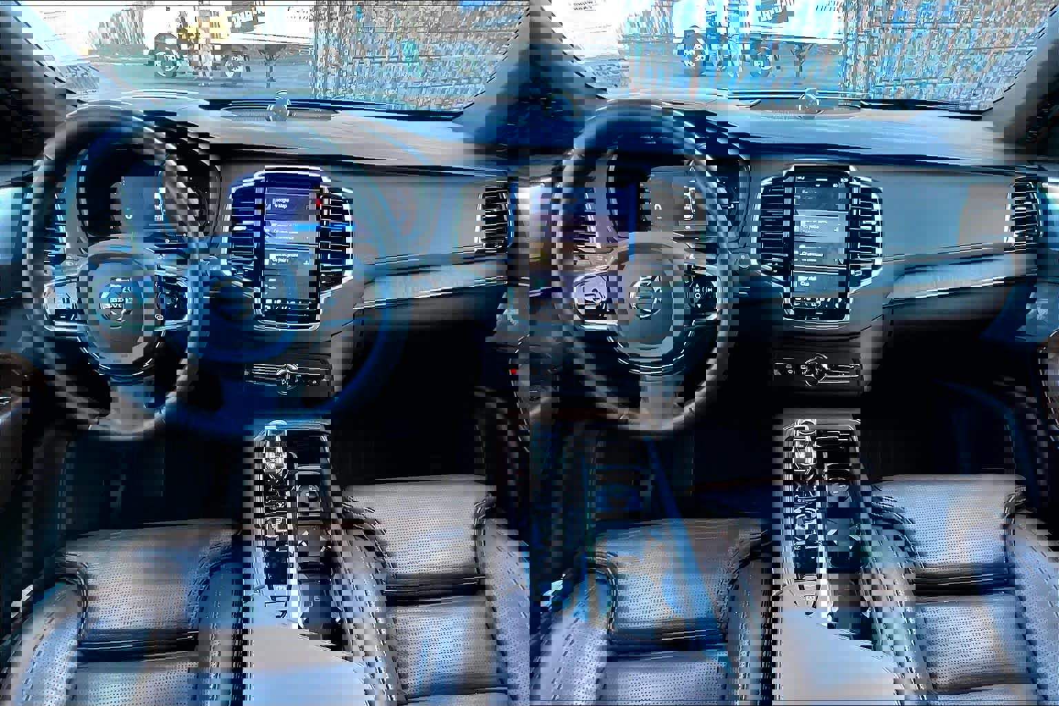 Used 2023 Volvo XC90 T8 Ultimate w/ Protection Package Premier image 18