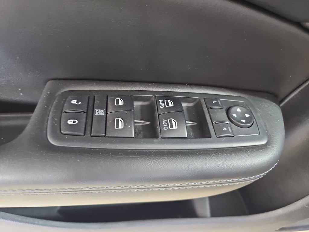 Used 2015 Chrysler 200 S w/ Navigation & Sound Group I image 32