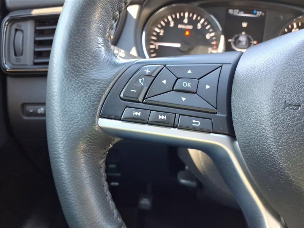 Used 2017 Nissan Rogue SL w/ SL Premium Package image 27