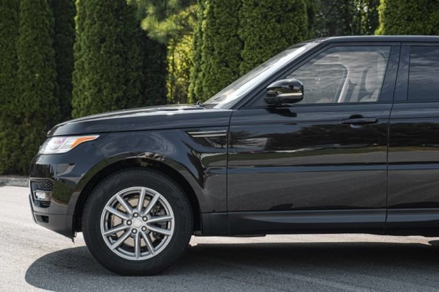 Used 2017 Land Rover Range Rover Sport SE AWD/4WD image 10