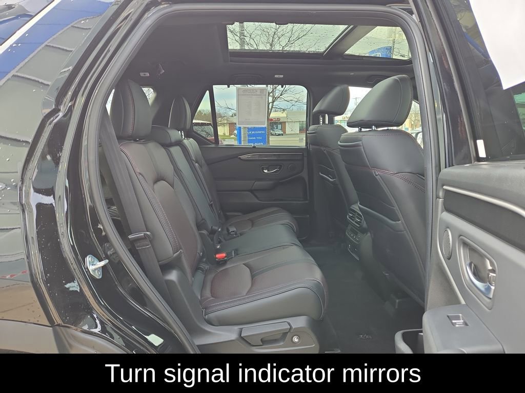 Certified 2025 Honda Pilot Black Edition image 28
