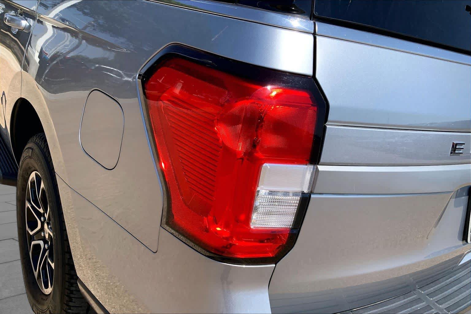 Used 2024 Ford Expedition XLT AWD/4WD image 31