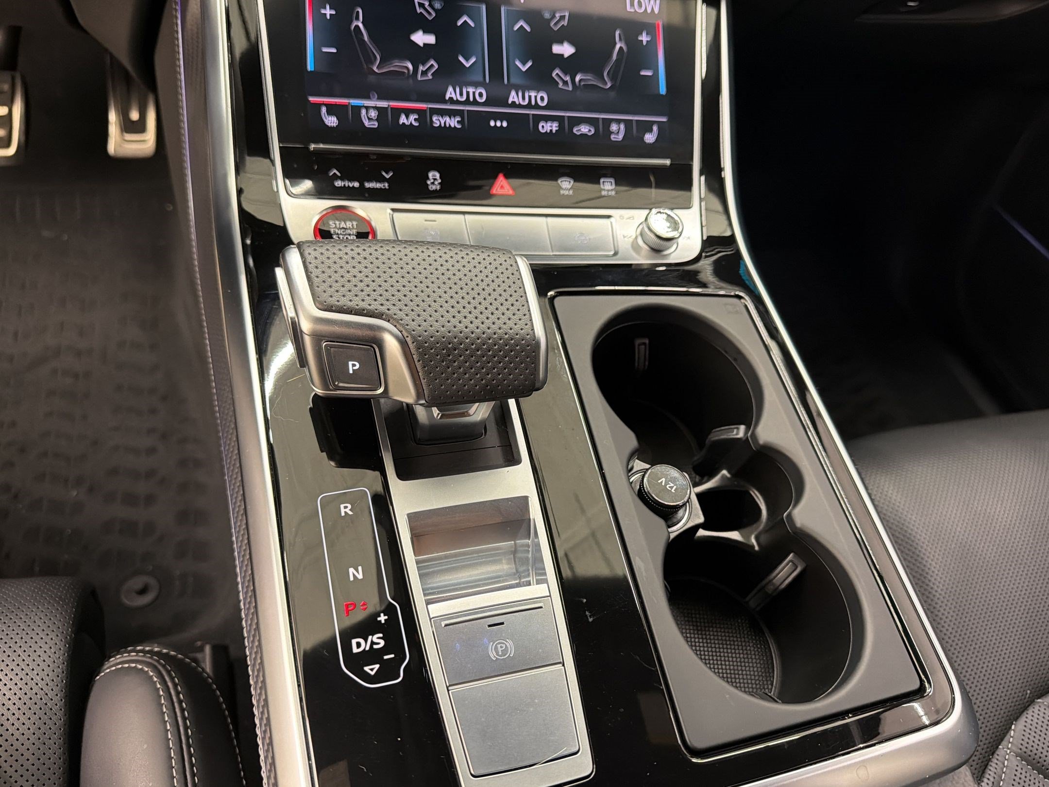 Used 2025 Audi SQ8 Premium Plus AWD/4WD image 16
