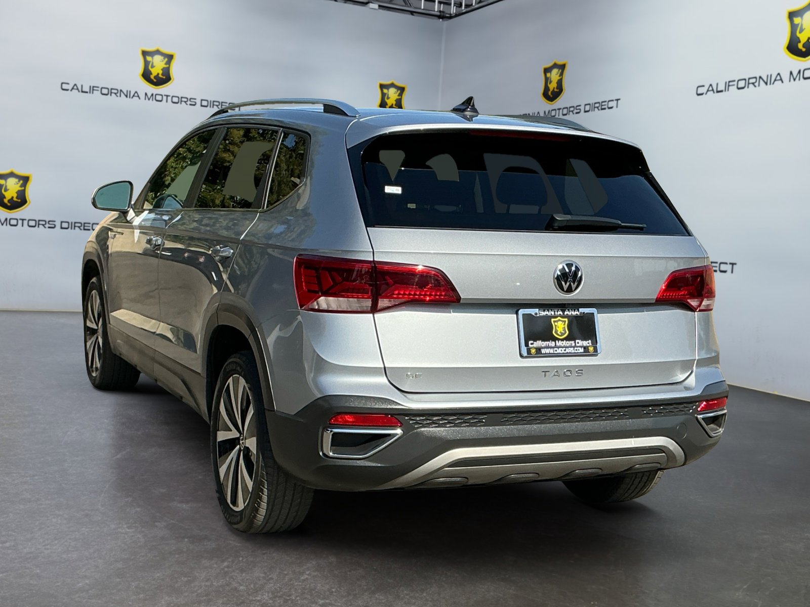 Used 2022 Volkswagen Taos SE w/ Panoramic Sunroof Package FWD image 7