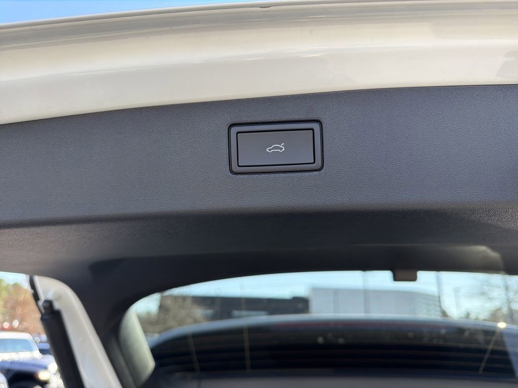 New 2026 Volkswagen Tiguan SEL R-Line image 17