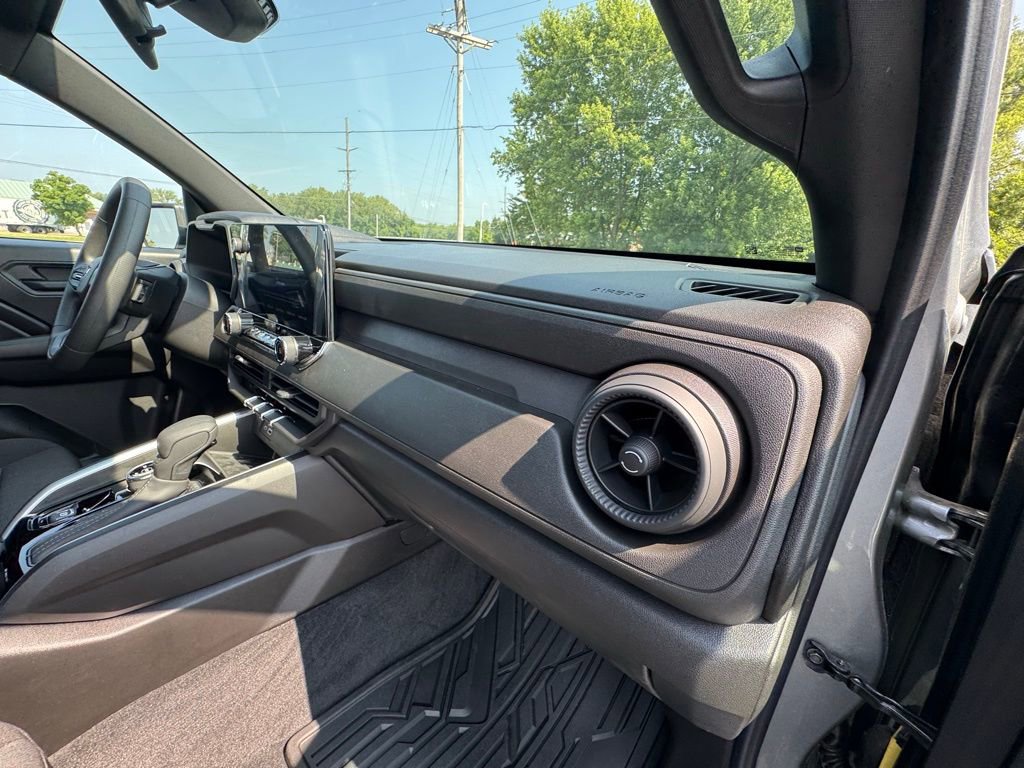 Used 2025 Chevrolet Colorado Trail Boss AWD/4WD image 28