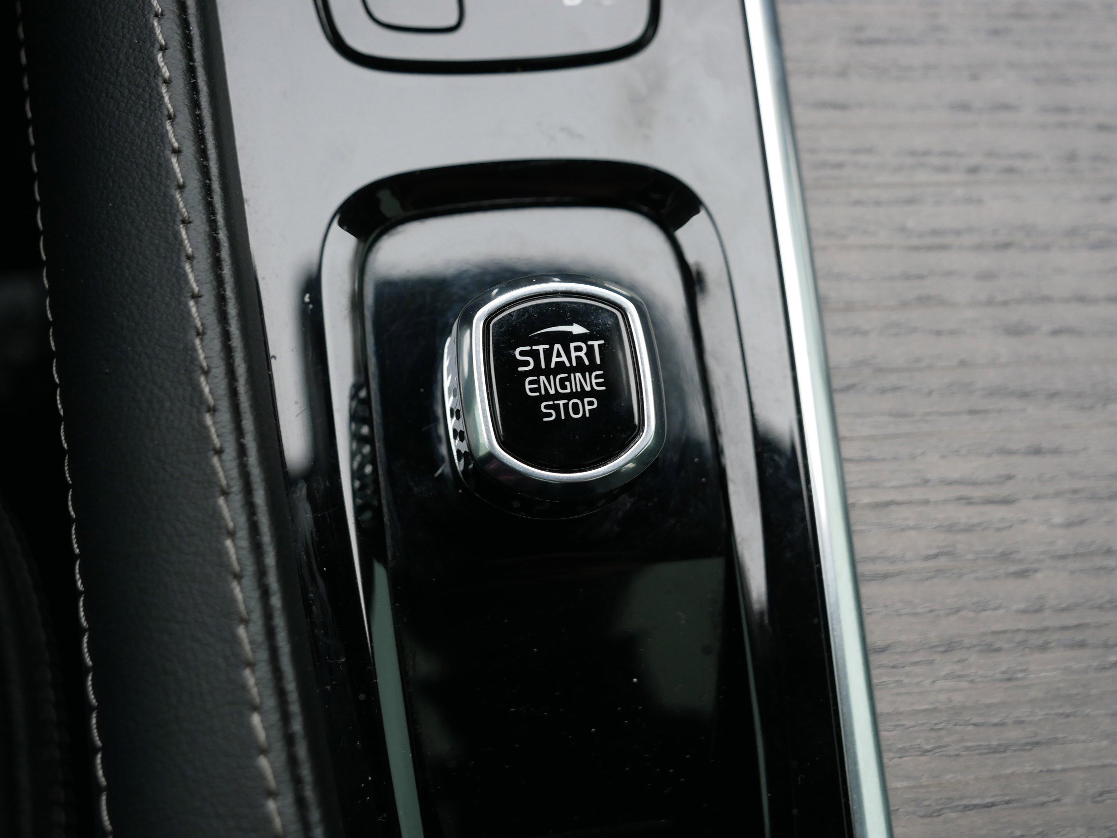 Used 2022 Volvo XC90 T8 Inscription w/ Advanced Package image 28