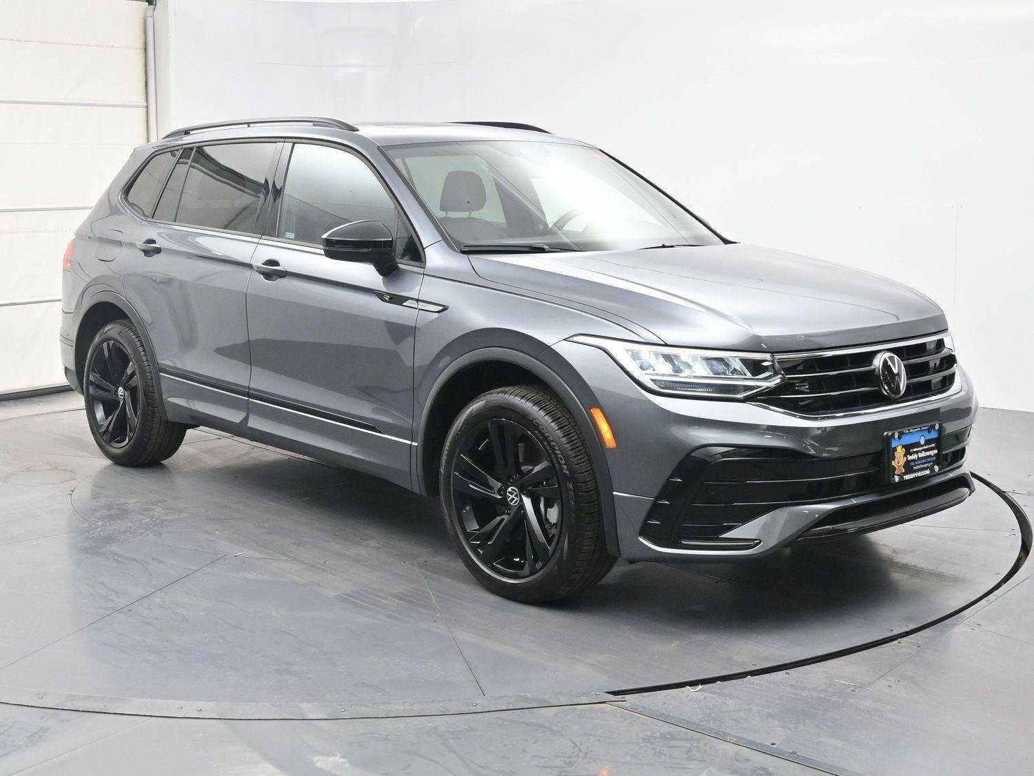 Certified 2024 Volkswagen Tiguan SE R-Line AWD/4WD image 25