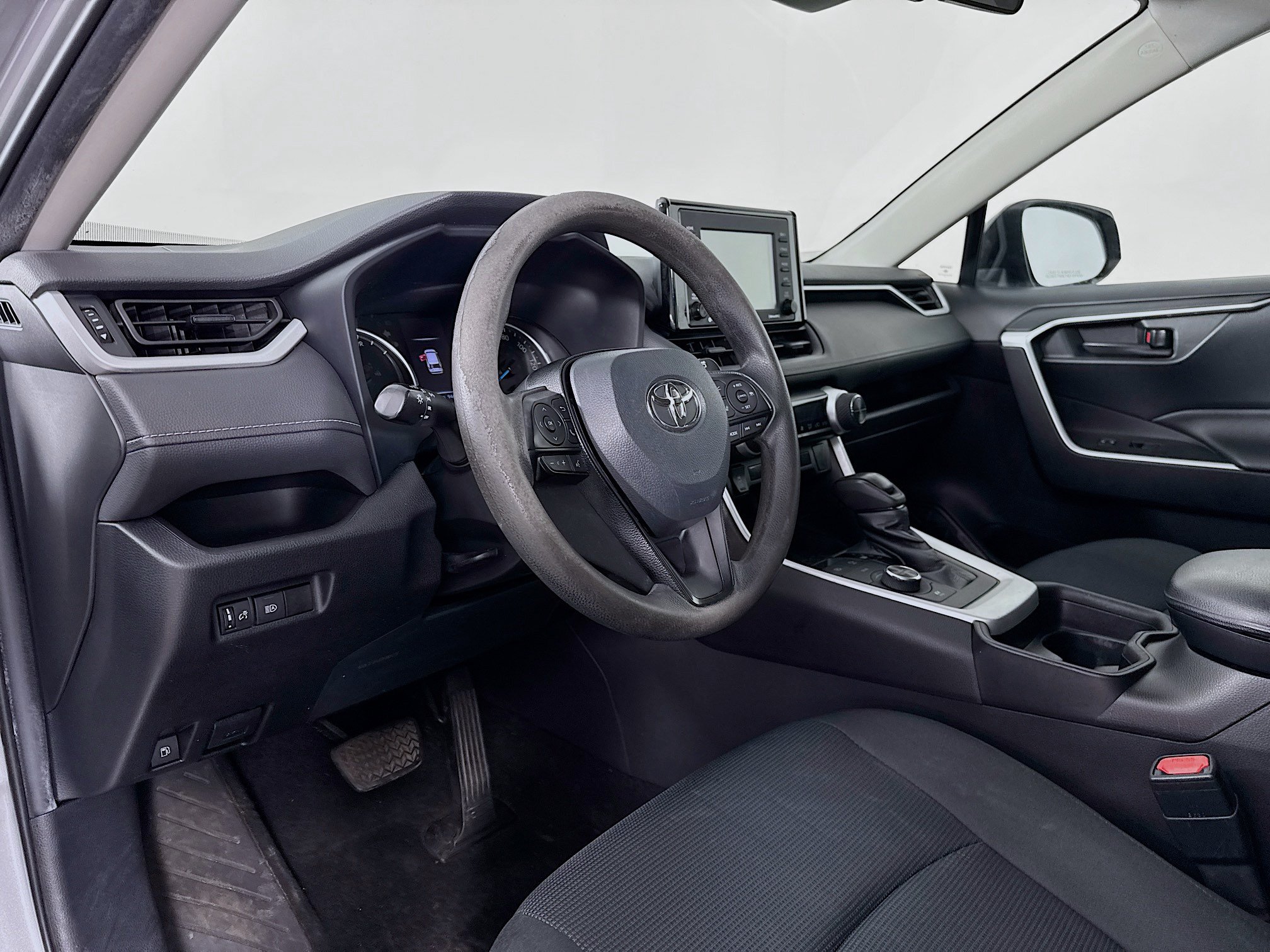 Used 2021 Toyota RAV4 LE AWD/4WD image 9