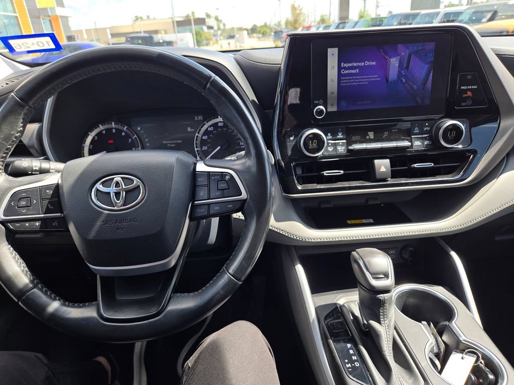 Used 2023 Toyota Highlander XLE FWD image 10