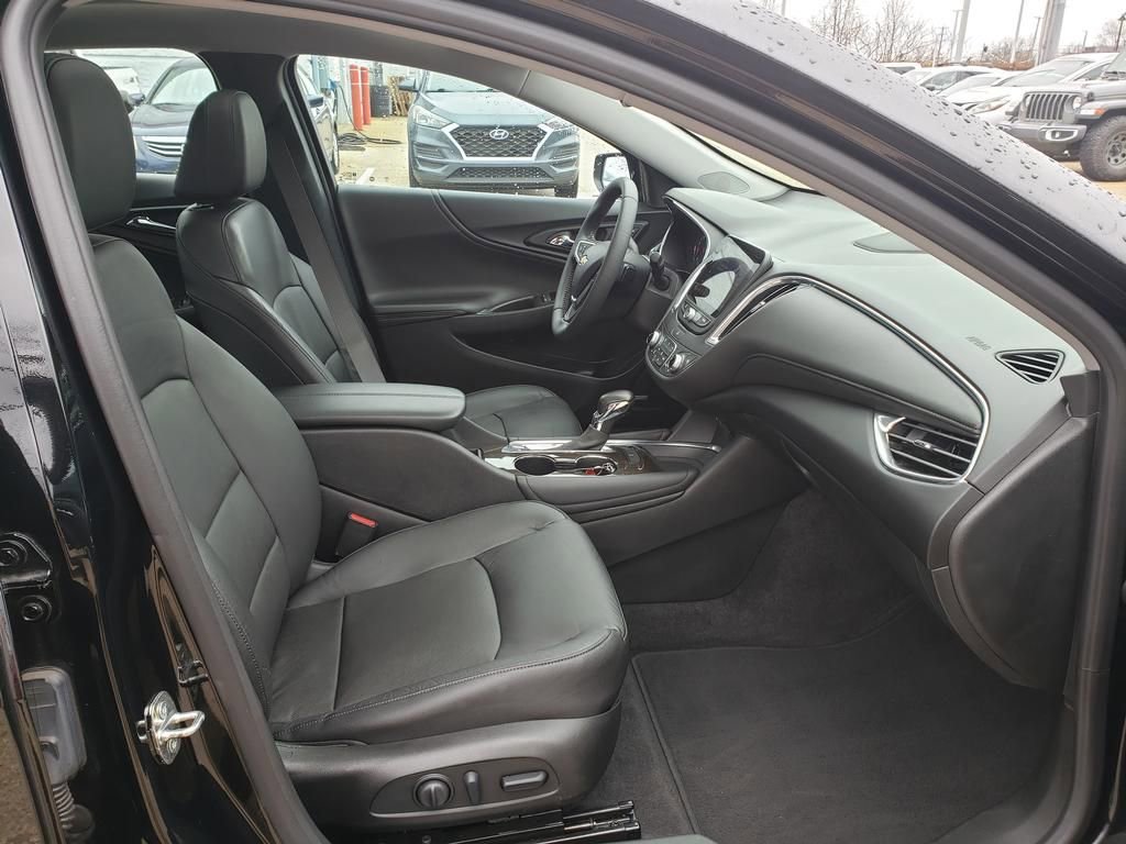 Used 2022 Chevrolet Malibu Premier FWD image 23
