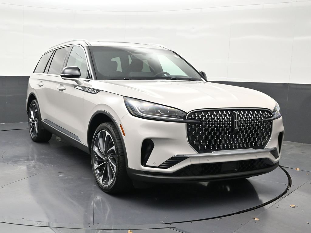 Used 2025 Lincoln Aviator Reserve w/ Illumination Package image 8