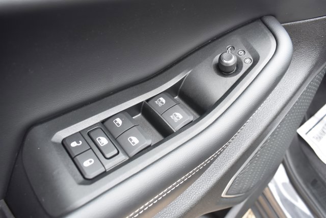 Used 2025 Jeep Grand Cherokee L Limited w/ Luxury Tech Group II image 13