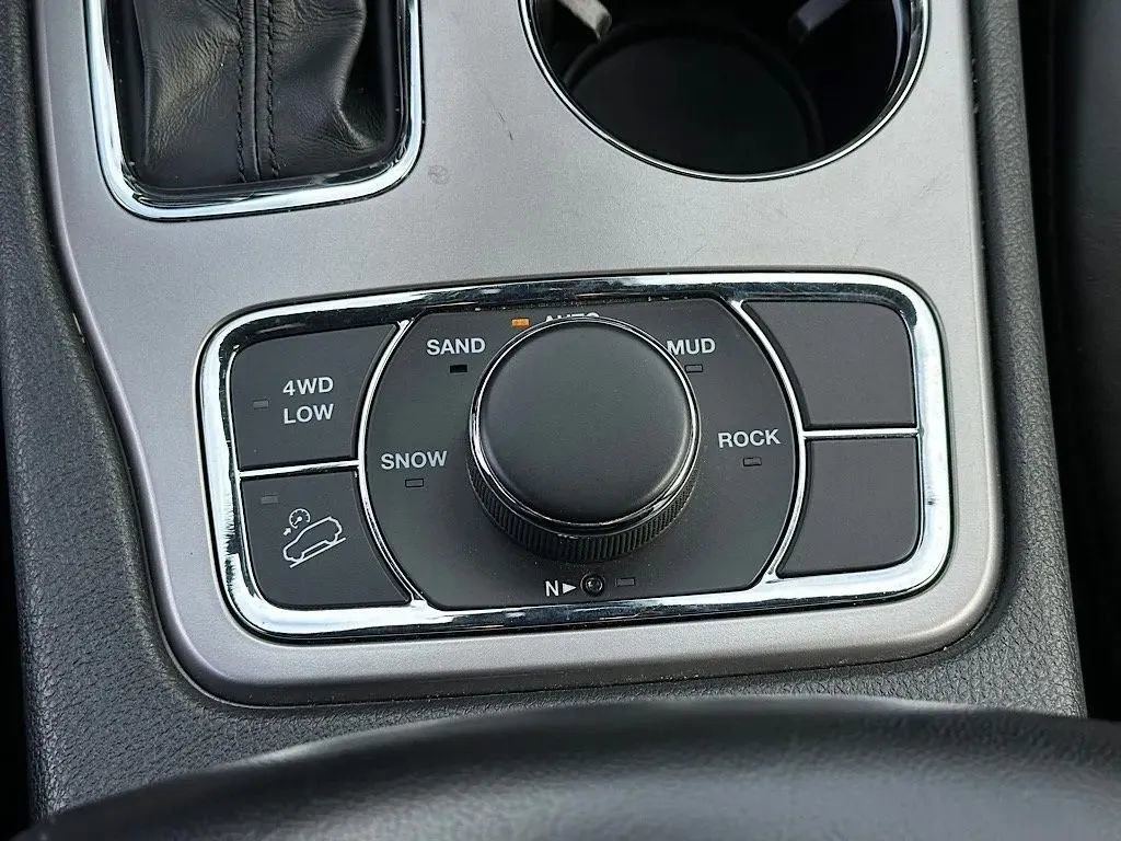 Used 2022 Jeep Grand Cherokee Limited w/ Technology Group image 26