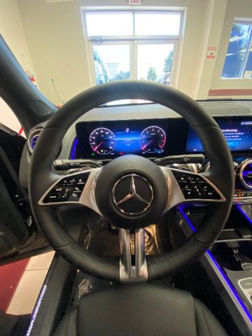 Used 2025 Mercedes-Benz GLB 250 image 21