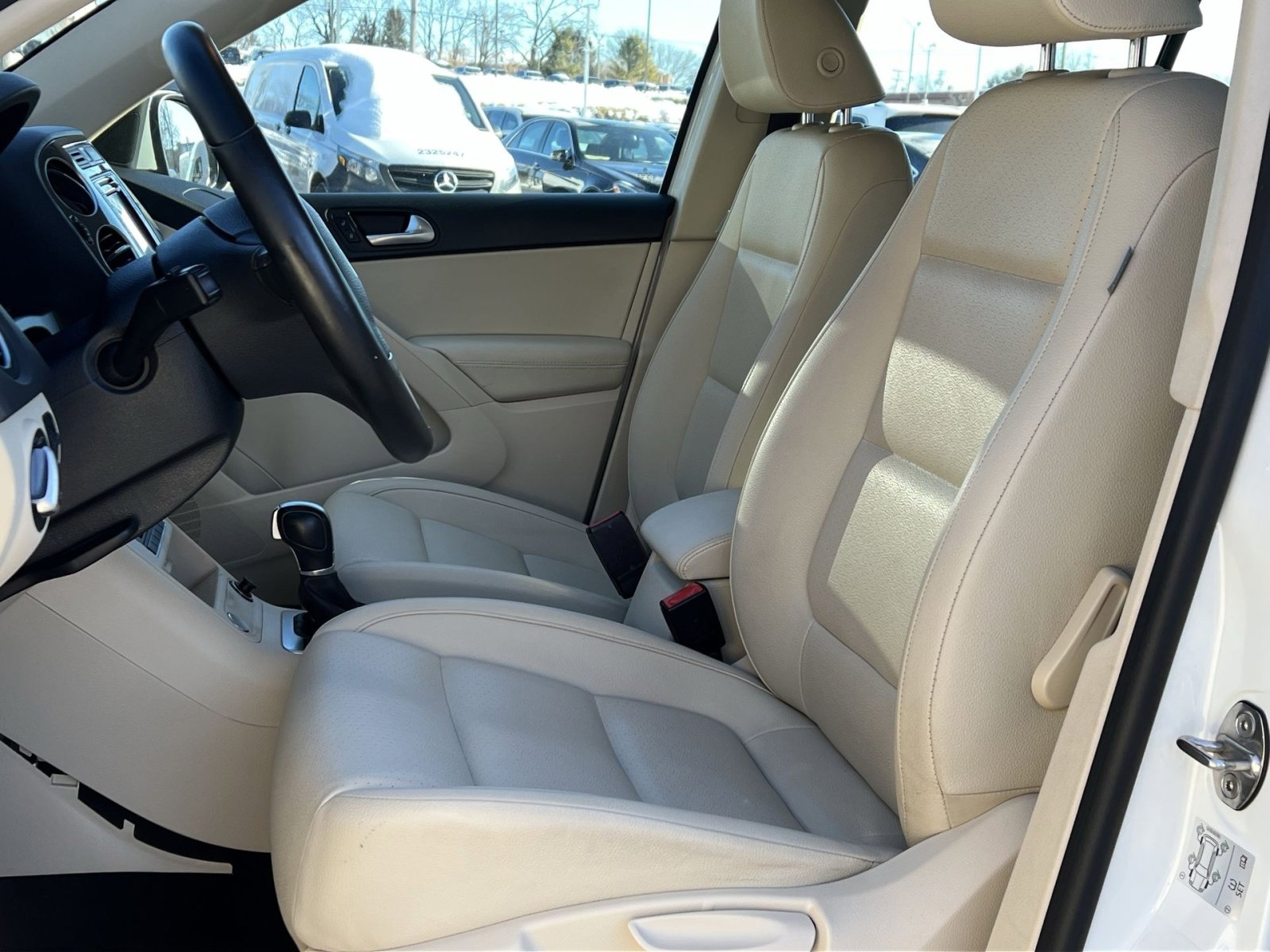 Used 2017 Volkswagen Tiguan S image 8