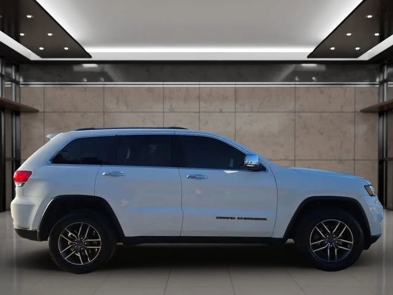 Used 2019 Jeep Grand Cherokee Limited w/ Luxury Group II image 9