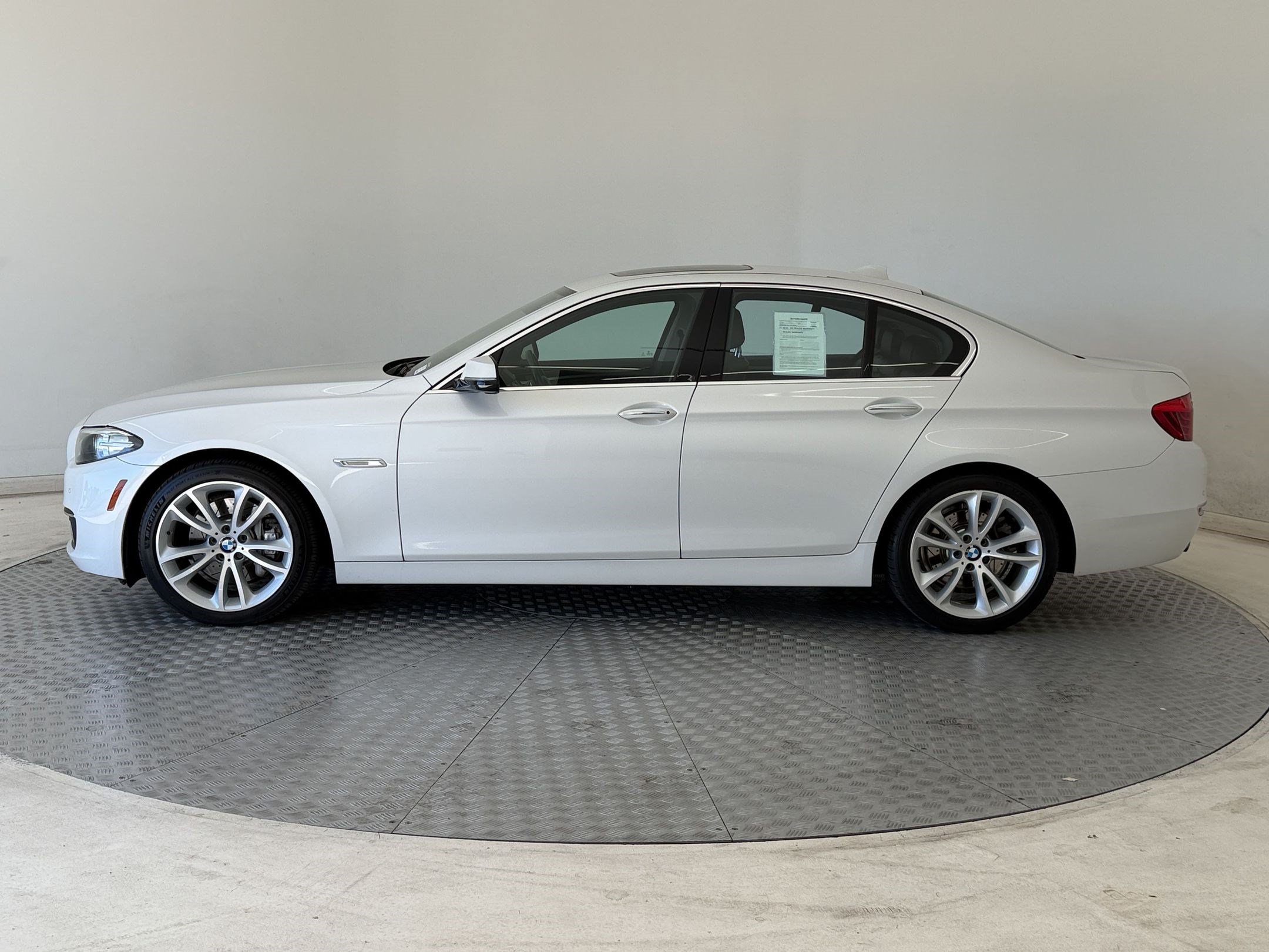 Used 2016 BMW 535i xDrive Sedan AWD/4WD image 2