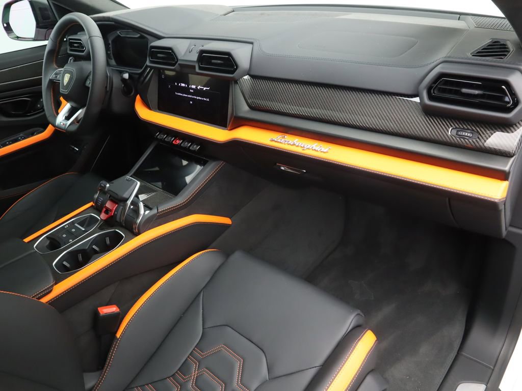 Used 2025 Lamborghini Urus SE image 18