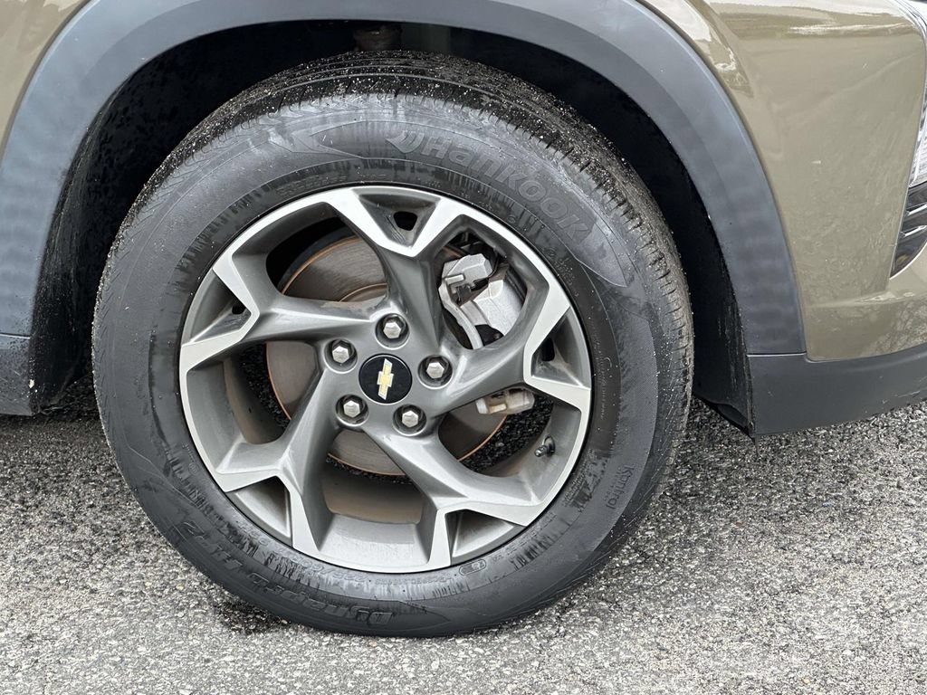 Used 2024 Chevrolet Trax LT w/ Sunroof Package FWD image 6