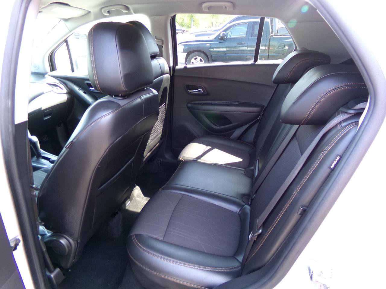 Used 2019 Chevrolet Trax LT w/ LT Convenience Package AWD/4WD image 29
