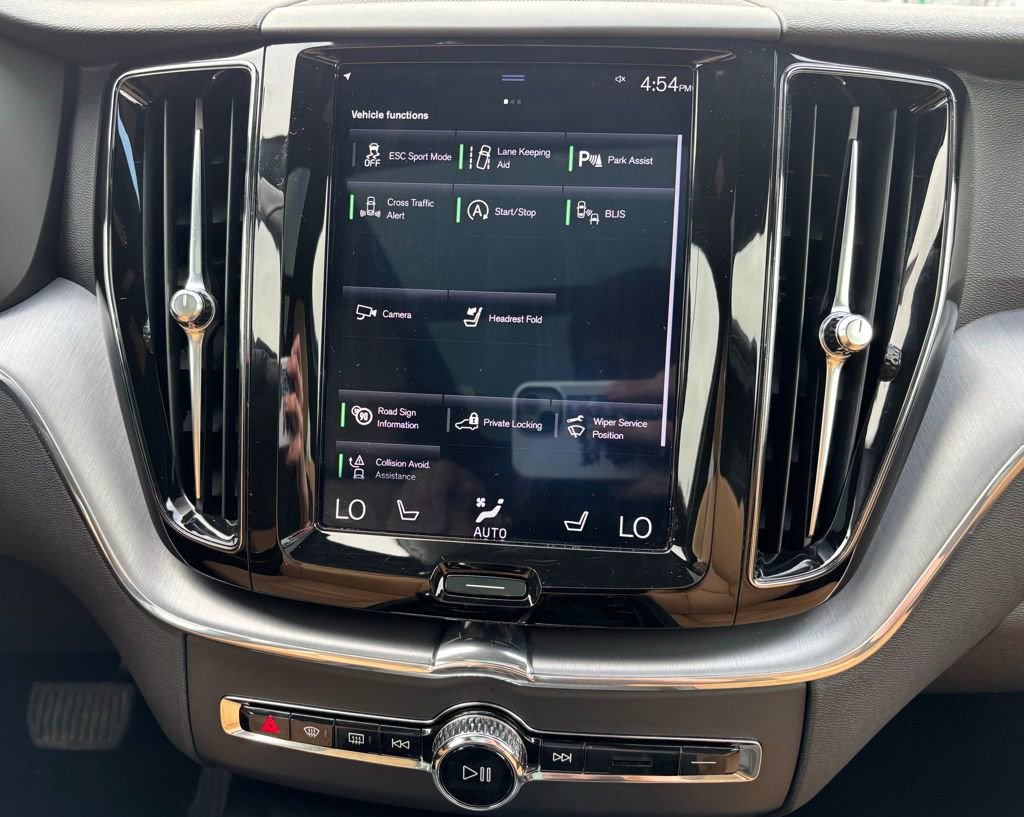 Used 2020 Volvo XC60 T5 Momentum image 13