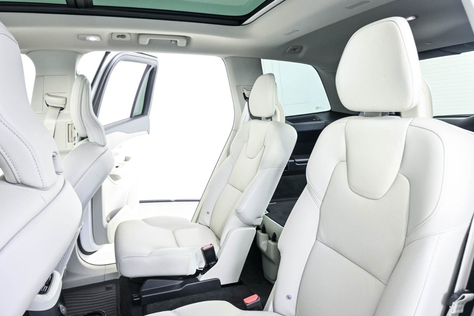 Used 2024 Volvo XC90 T8 Plus w/ Protection Package Premier AWD/4WD image 19