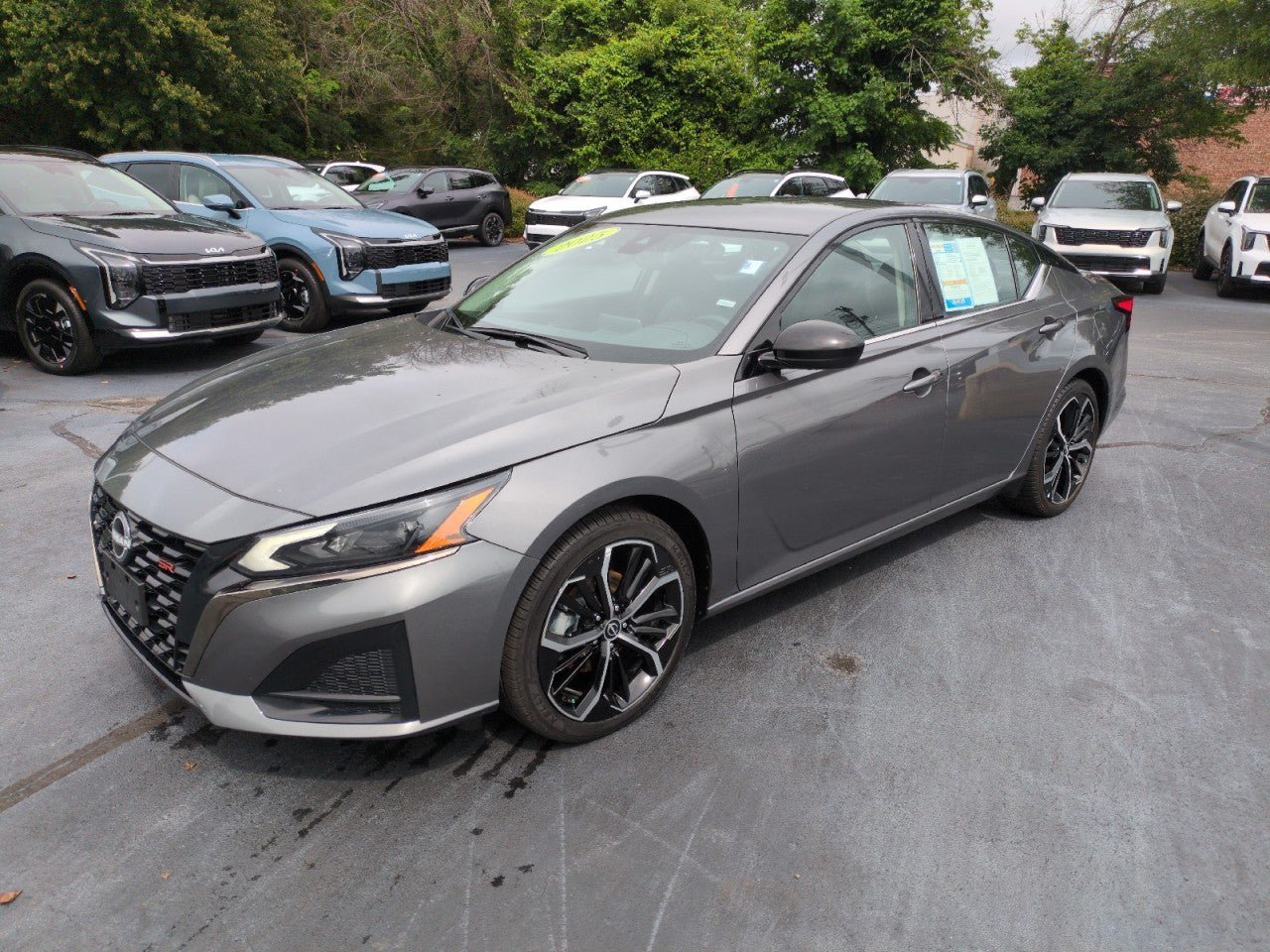 Used 2025 Nissan Altima 2.5 SR FWD image 3