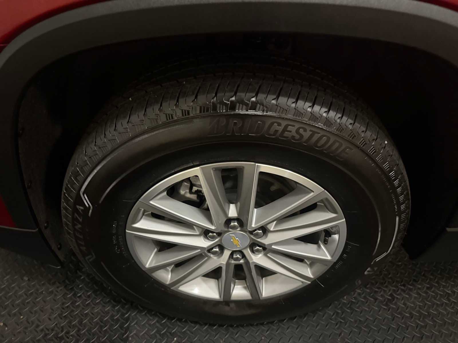 Used 2023 Chevrolet Traverse LT image 8