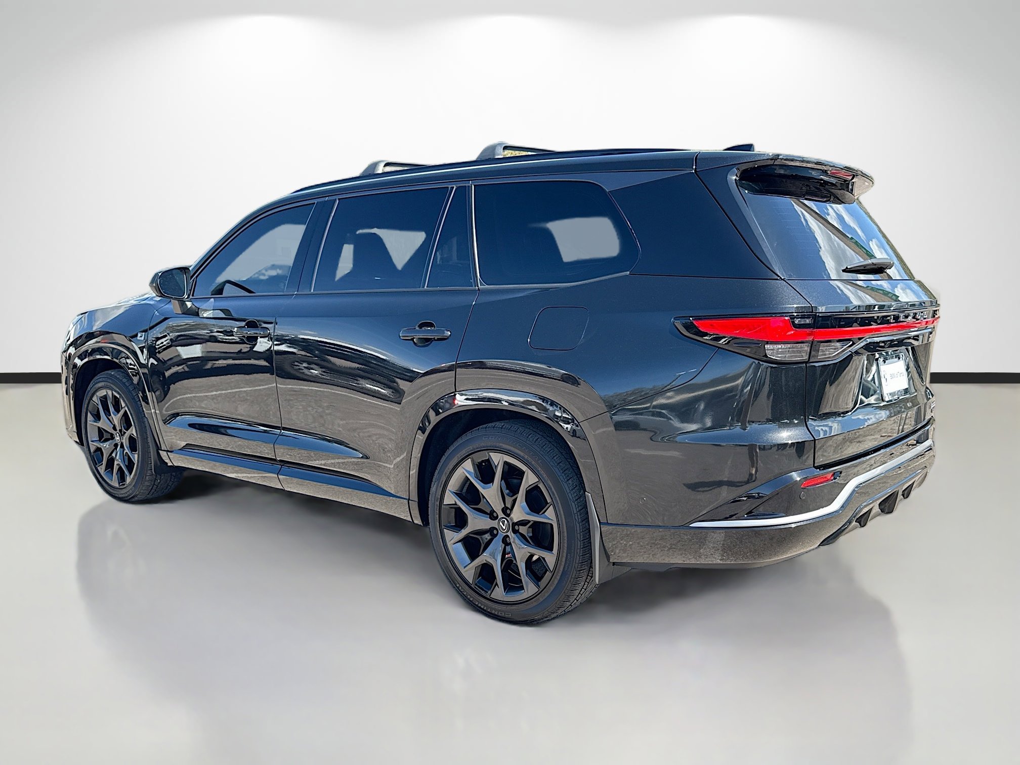 Used 2025 Lexus TX 500h AWD w/ Technology Package image 5