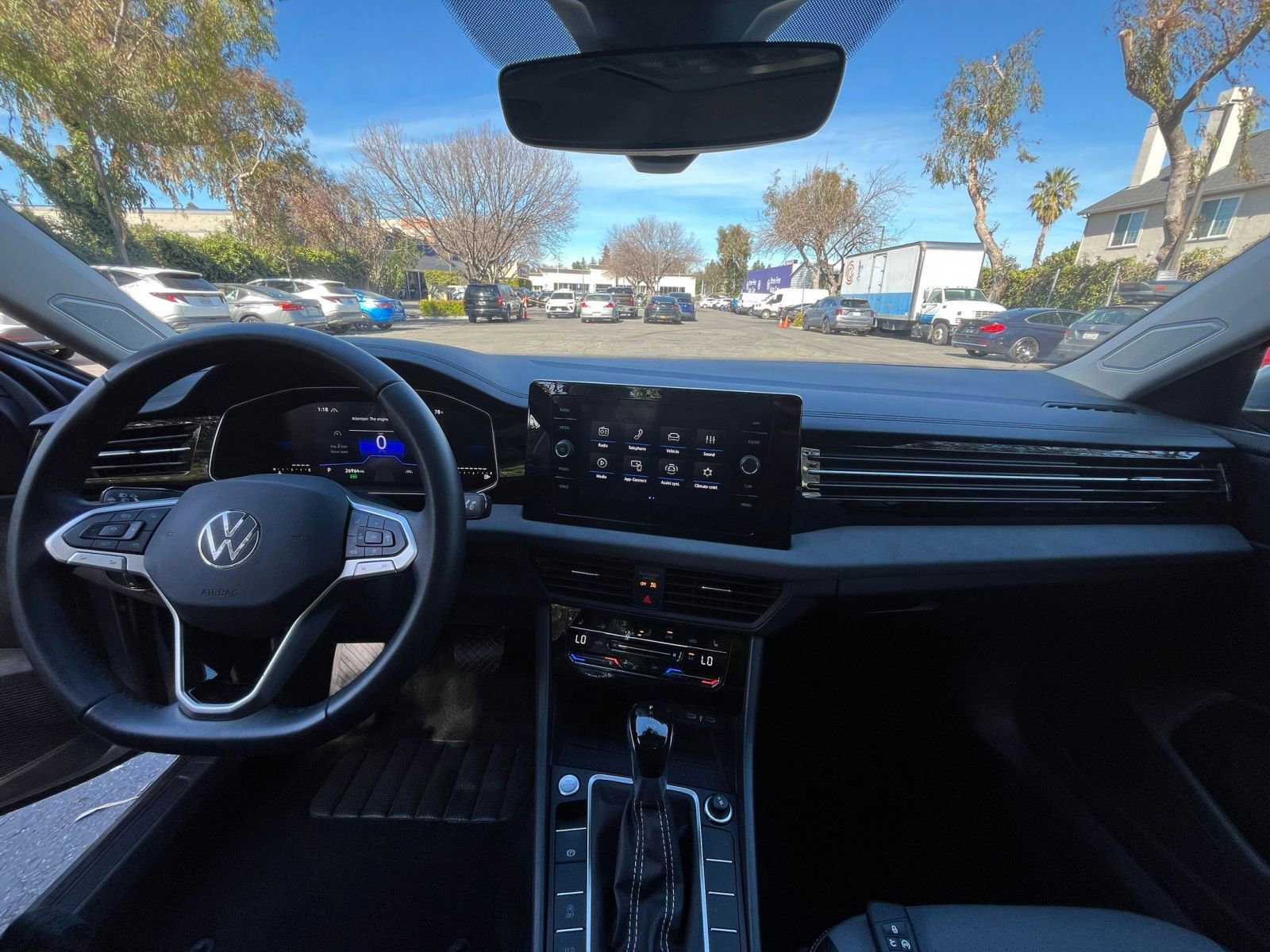 Used 2025 Volkswagen Jetta SE image 34