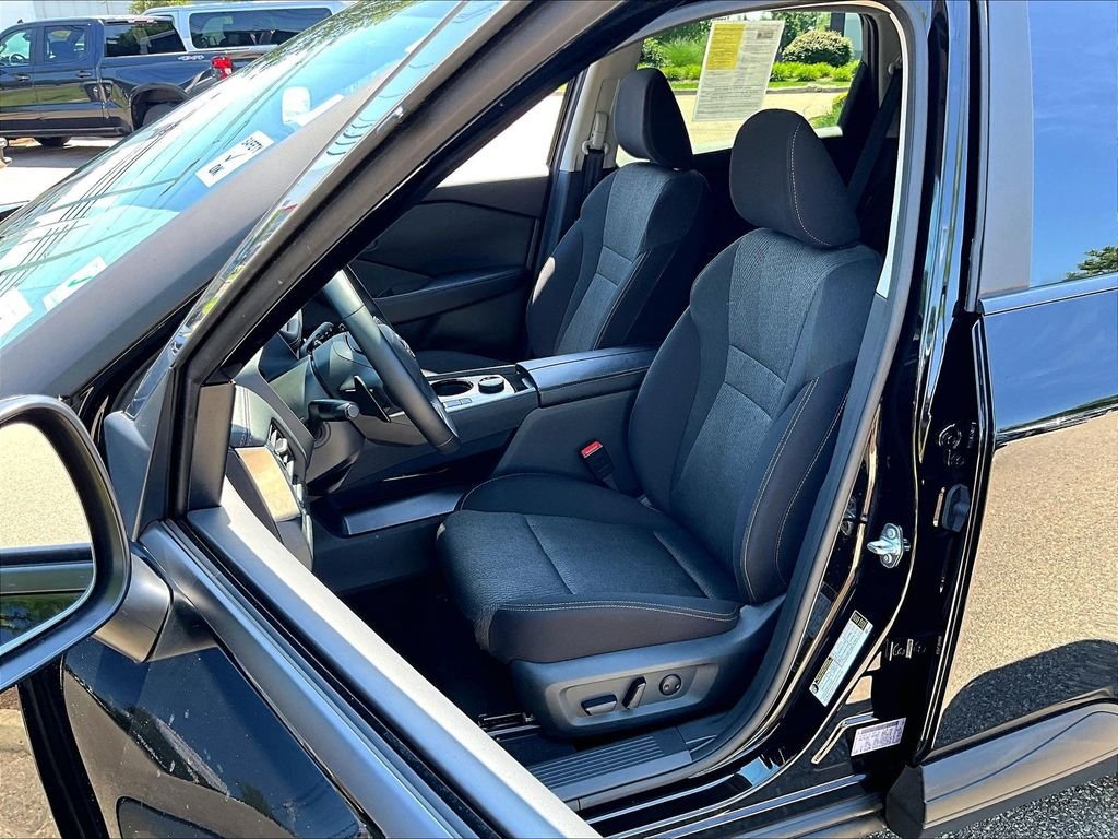 Certified 2026 Nissan Rogue SV AWD/4WD image 10