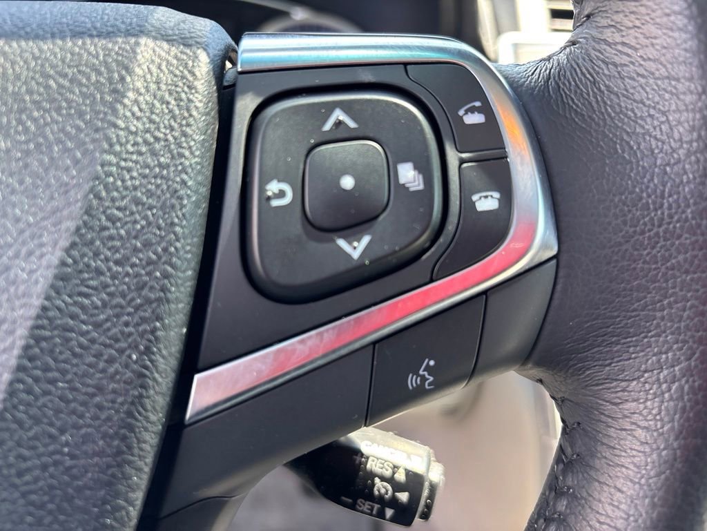 Used 2017 Toyota Camry XLE w/ Moonroof Package FWD image 13