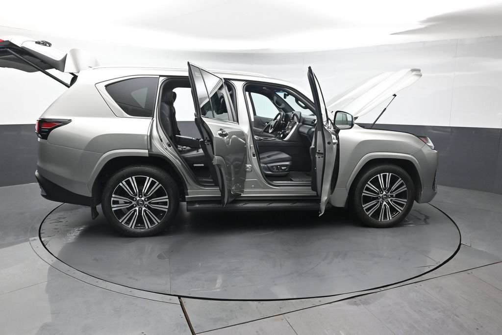 Used 2023 Lexus LX 600 4WD w/ Luxury Package image 57